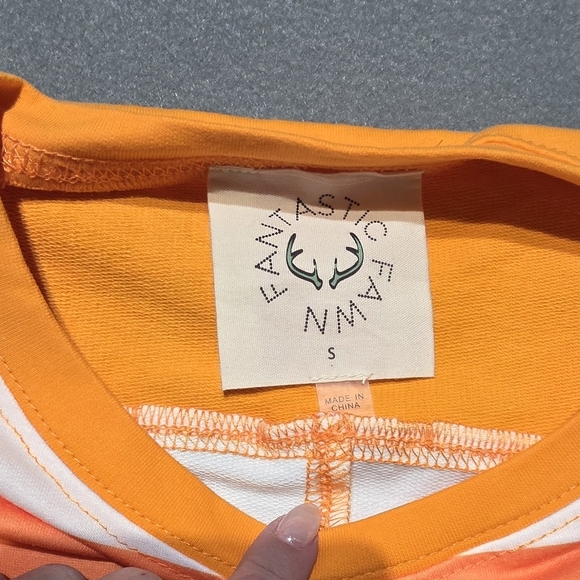 Fantastic Fawn NWOT New In Poly Orange White Patch Striped Football Shirt PTP32 - Picture 4 of 7